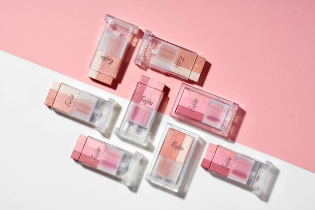 コスメ大好き女子 eec259b2-199f-4357-9f74-