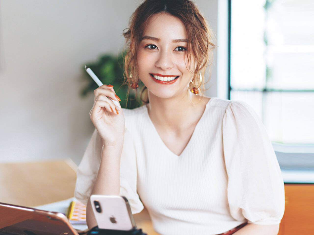 スタイルアップ名品 二の腕痩せ見えならシアーボリューム袖トップス ファッションで私らしく With Online 講談社公式 恋も仕事もわたしらしく