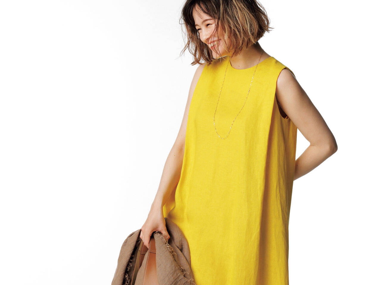 日焼けした肌に似合うリネンのイエローワンピで夏を満喫 モテすぎ注意 30日コーデ With Online 講談社公式 恋も仕事もわたしらしく