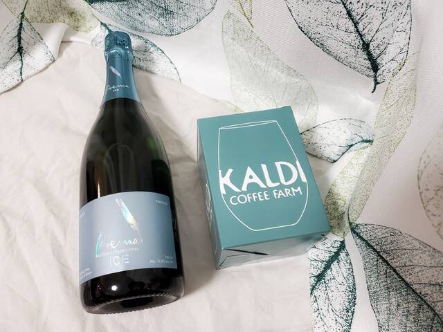 KALDI 色の変わるワイングラス と オリジナルグラス KALDI 色の変わるワイングラス と オリジナルグラス
