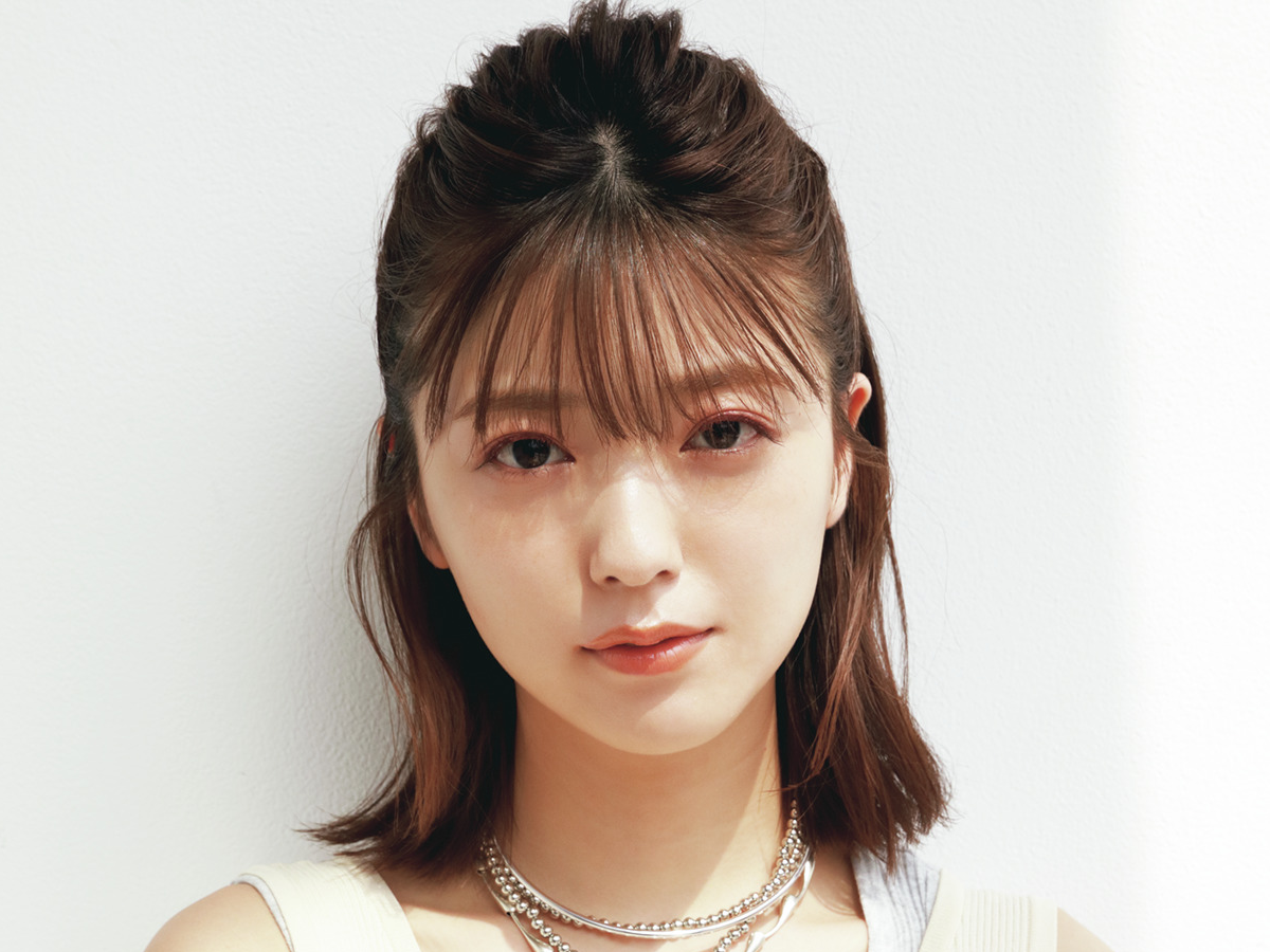 定番ハーフアップが秒でオシャレに ちょい巻き で出来る時短ヘアアレンジ術 大人のヘアアレンジ With Online 講談社公式 恋も仕事もわたしらしく