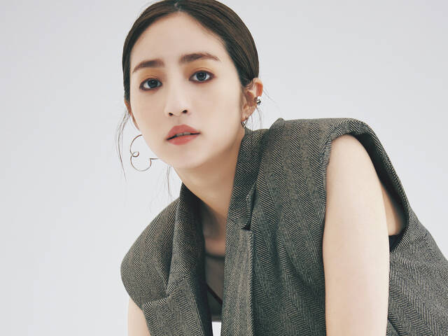 堀田茜 かっこいい女性になりたい 強さと抜け感が瞬時に出せるプロのメイク法って 恋が生まれるメイクの教え With Online 講談社公式 恋も仕事もわたしらしく