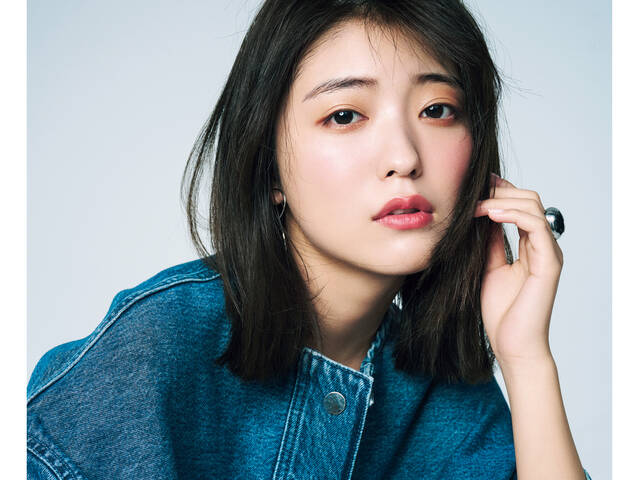 主役はチークとリップ しっかりピンクメイクなのに 抜け感 を出すコツ With Class 講談社公式 共働きを ラクに豊かに