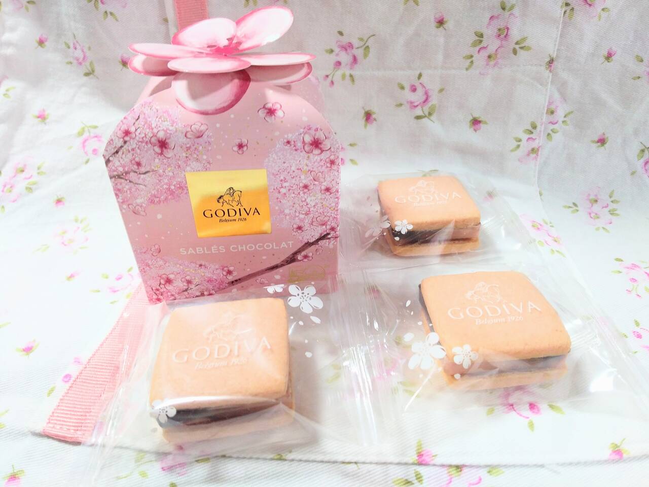 ゴディバにロイズ スタバまで この時期にしか出会えない 期間限定 さくらスイーツ6選 With Online 講談社公式 恋も仕事もわたしらしく