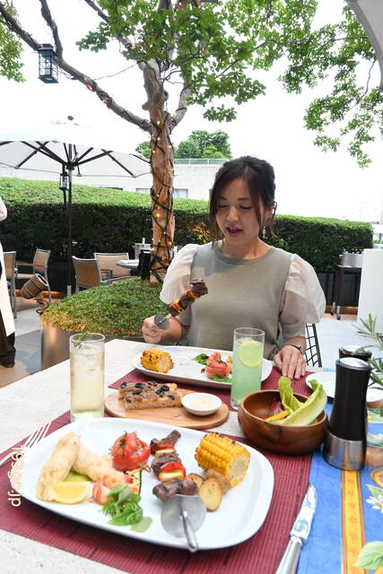 グランド ハイアット 東京 フリーフローで楽しむプロヴァンスバーベキュー 夏の風を感じながら地中海リゾート気分 With Lab ライフスタイル With Online 講談社公式 恋も仕事もわたしらしく