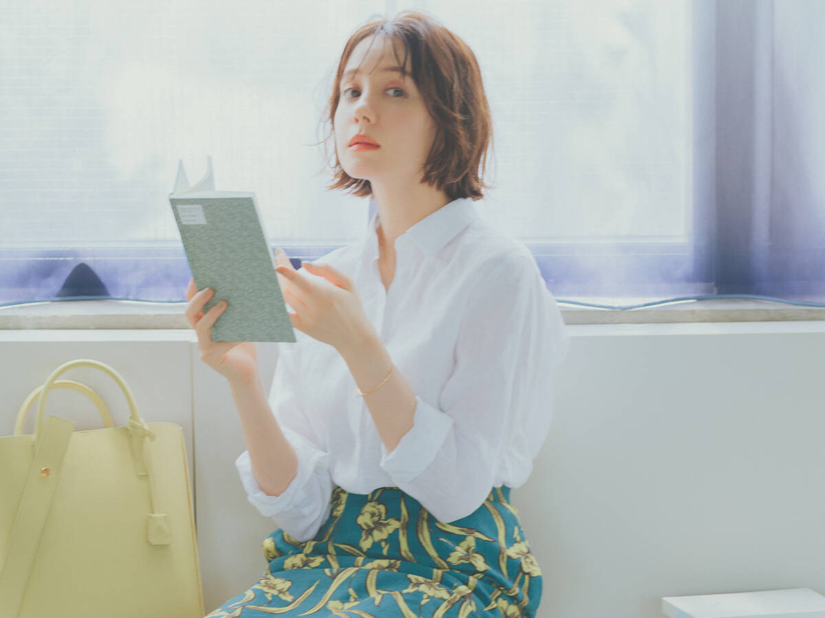 白シャツ タイトスカートできれいなお姉さん的通勤コーデ 毎日コーデ With Online 講談社公式 恋も仕事もわたしらしく