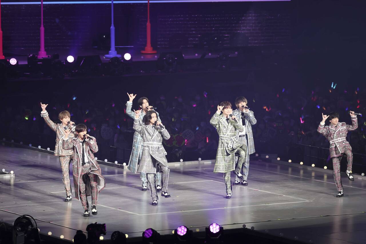 Hey Say Jump 祝 15周年 ライブツアー Filmusic レポート Mc大ボリューム 楽曲名なし あの人に会いたい With Online 講談社公式 恋も仕事もわたしらしく