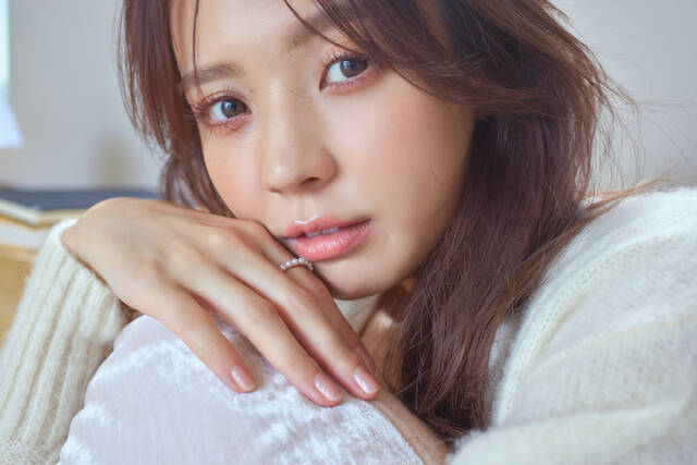 元櫻坂46・小林由依　Tシャツ（直筆サイン入り）　ホワイト　新品・未使用 櫻坂46「小林由依 卒業コンサート」SPECIAL SITE