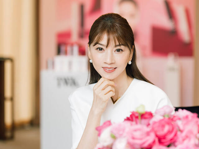 君島十和子　エッセイ・フォトブックセット　　　進化し続ける美のカリスマ 61F5GU4VrmL._UF350,350_QL80_.jpg