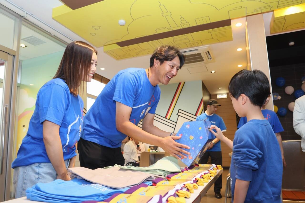 娘の闘病が活動の原点に。「青いマックの日」に岩隈久志さんご夫妻が