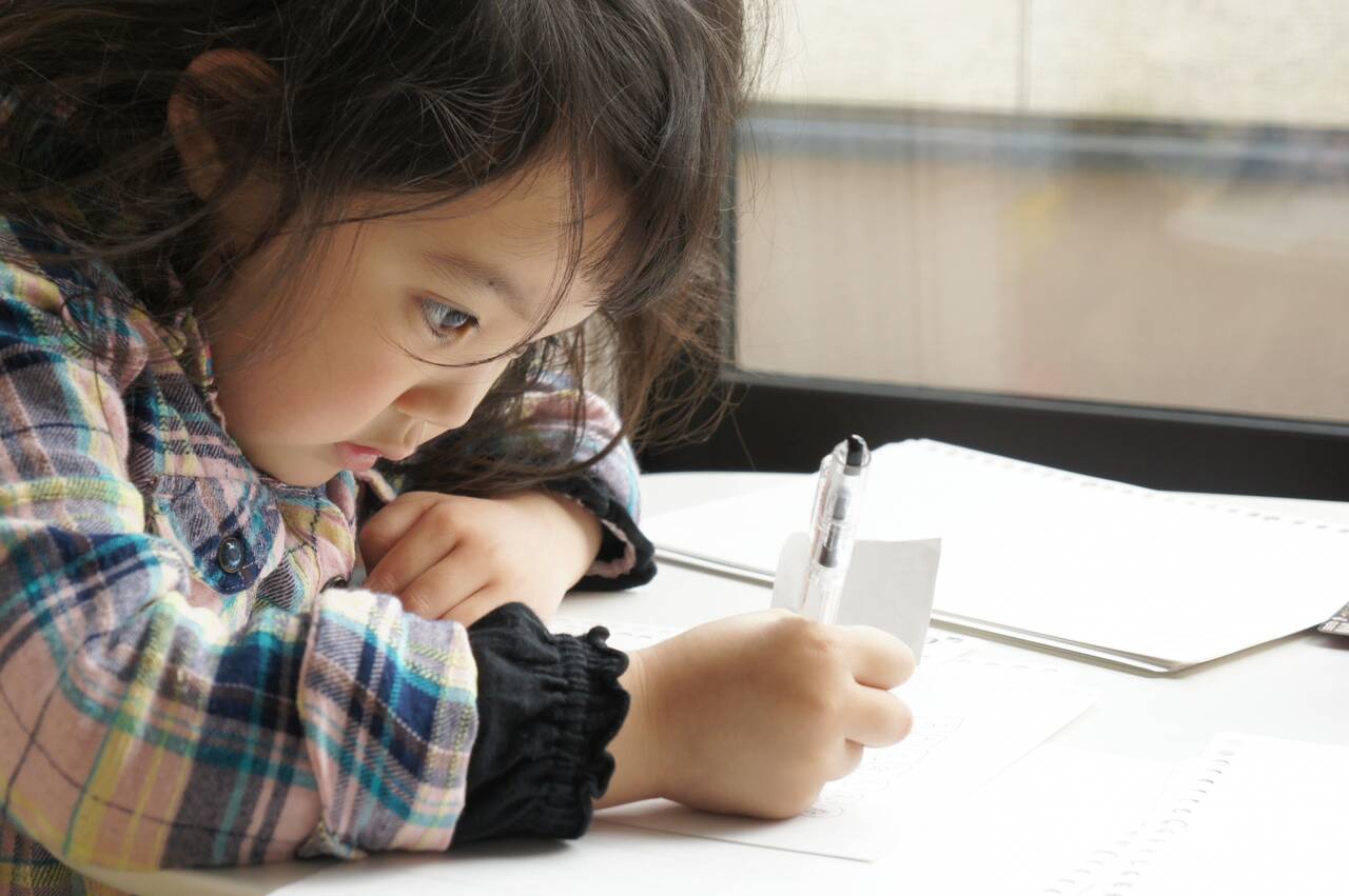 「上手だね!」と褒めるのはNG! 子どもの集中力を削ぐ“親の余計な一言” - with class -講談社公式- 家族の時間をもっと楽しく
