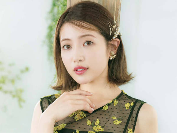 動画で分かる テクニックいらず ボブのおよばれヘアはアクセに頼る 恋に効くヘアアレンジ With Online 講談社公式 恋も仕事もわたしらしく