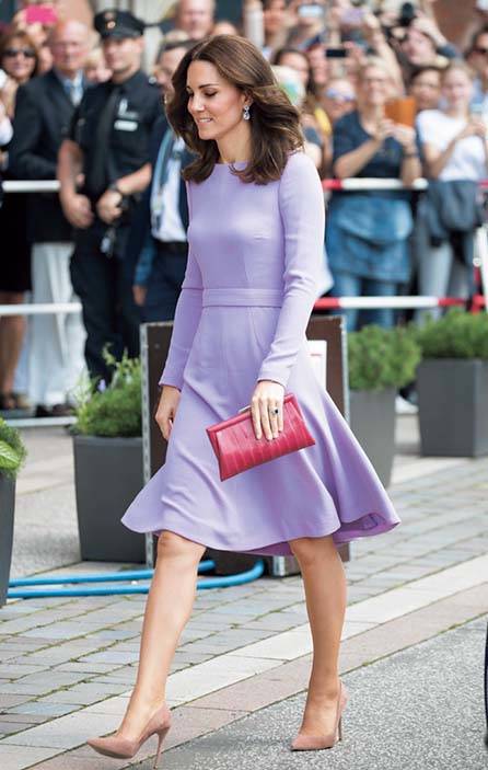 世界中に愛されるキャサリン妃のお手本つき 彼ママに会う日は ニットワンピ が味方 ファッションで私らしく With Online 講談社公式 恋も仕事もわたしらしく