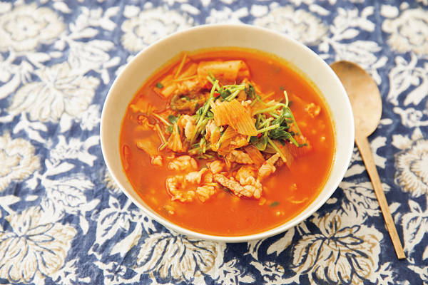夕食にもおすすめのやせるスープの簡単レシピ10 主食スープ でおいしくダイエット カロリー表記付き 共働きwith 講談社公式 仕事も家庭もわたしらしく