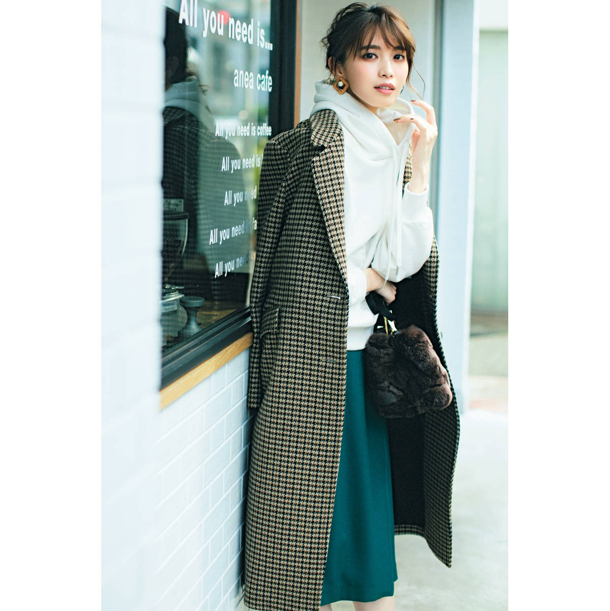 パーカーの大人コーデ♡ 冬春のアウターやスカートなど着こなし