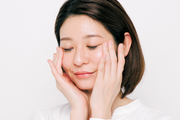 ---【2タッチ目は 気になる目の下に。】