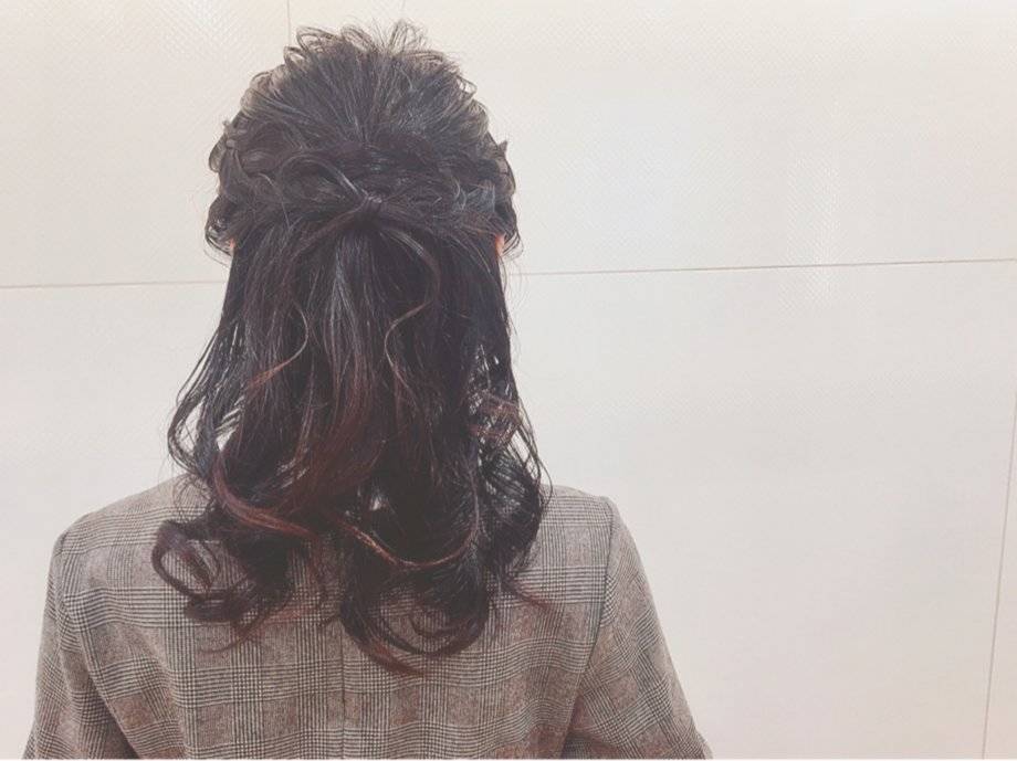 結婚式の髪型 簡単で大人っぽいやり方 ハーフアップ アップ ショート ボブ ミディアム ロングなどのセルフアレンジ 恋に効くヘアアレンジ With Online 講談社公式 恋も仕事もわたしらしく