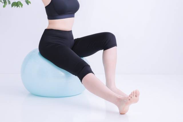 ダイエットには筋トレが近道 おすすめの頻度 食事法 トレーニングメニュー アプリをご紹介 有酸素運動との違いは 人生が変わる 運命のダイエット With Online 講談社公式 恋も仕事もわたしらしく