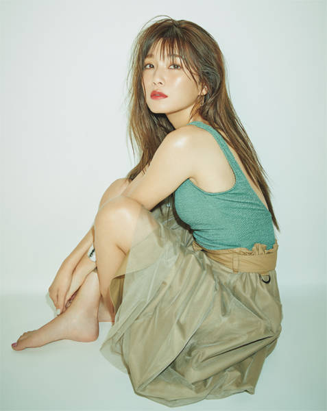 宇野実彩子 Paku Chan が考える ビビッドカラーを大人っぽく取り入れる方法 って 恋が生まれるメイクの教え With Online 講談社公式 恋も仕事もわたしらしく