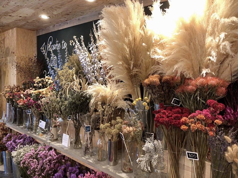 おしゃれ女子会に ドライフラワーに囲まれたガレット専門店がインスタ映え間違いなし With Online 講談社公式 恋も仕事もわたしらしく