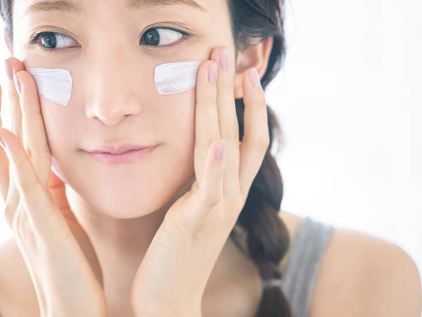 これが 白肌 をつくるモーニングルーティン 透明感アップのスキンケア ベースメイク 恋が生まれるメイクの教え With Online 講談社公式 恋も仕事もわたしらしく