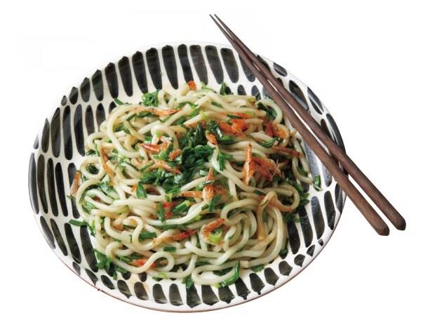 ごま油の香りが広がる にらうどん は材料も作り方もシンプル簡単 料理家shioriさんの ヒトサラメン 共働きwith 講談社公式 仕事も家庭もわたしらしく