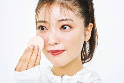 ---【1. ファンデはポンポン】