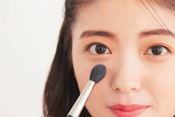 ---【ハイライトで頰をフラットに】