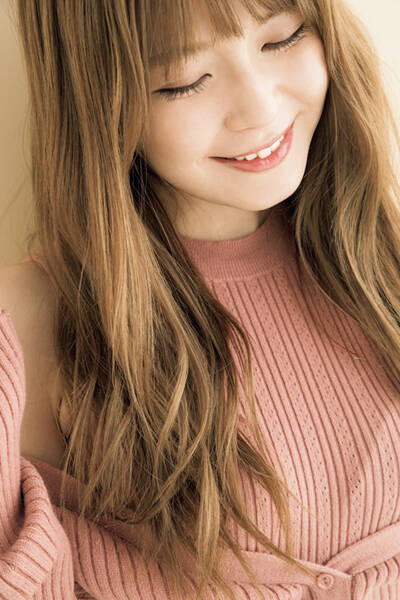 宇野実彩子 Paku Chan 簡単にセットできちゃう オフの日のおでかけヘア 恋に効くヘアアレンジ With Online 講談社公式 恋も仕事もわたしらしく