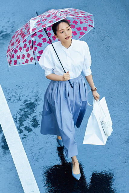 乃木坂46 梅澤美波 雨の日用の 機能服 晴雨兼用シューズ で着まわし7days コスメ最新トレンド情報のまとめ