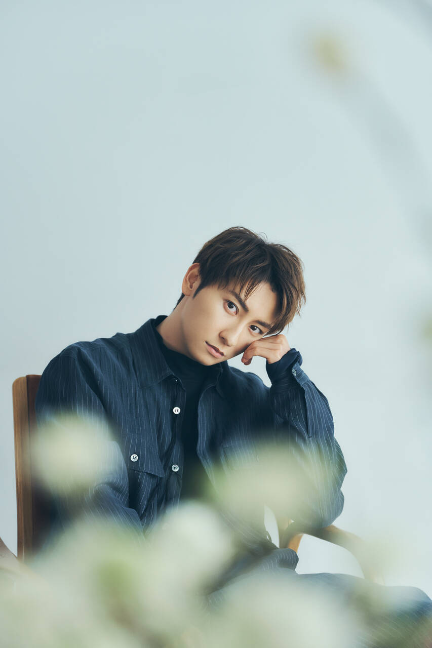 與真司郎 a 下積み時代から守っていた お金のマイルール 過去の失敗と倹約家な素顔 第6回 You Only Live Once 與真司郎 a の人生相談 With Online 講談社公式 恋も仕事もわたしらしく