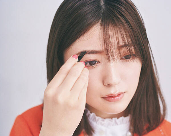 ---【2.ふんわり形を整えながら眉に赤みニュアンスを】