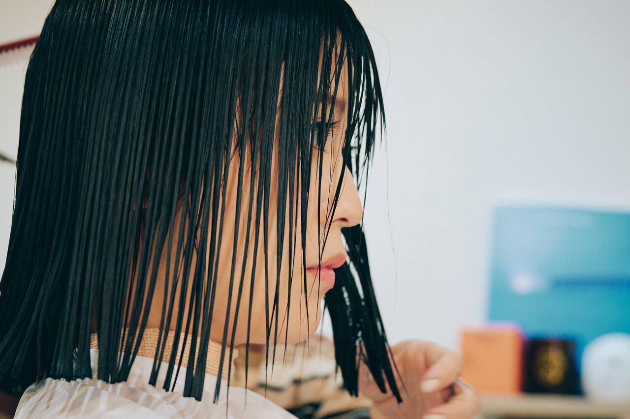 俳優 工藤美桜がヘアカットで大胆イメチェン ちょっぴりクールな最旬ヘアへのビフォーアフターに密着 わたしたちの憧れアイコン With Online 講談社公式 恋も仕事もわたしらしく