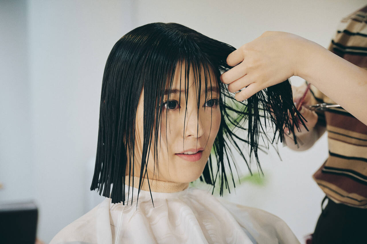 俳優 工藤美桜がヘアカットで大胆イメチェン ちょっぴりクールな最旬ヘアへのビフォーアフターに密着 わたしたちの憧れアイコン With Online 講談社公式 恋も仕事もわたしらしく