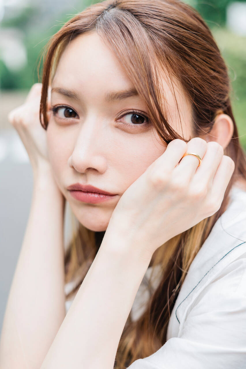 後藤真希 後編 変化を経験しても変わらないもの 自然体でいたい って願っていた 今は 自然体 っていう言葉の中心にいるような気がします わたしたちの憧れアイコン With Online 講談社公式 恋も仕事もわたしらしく