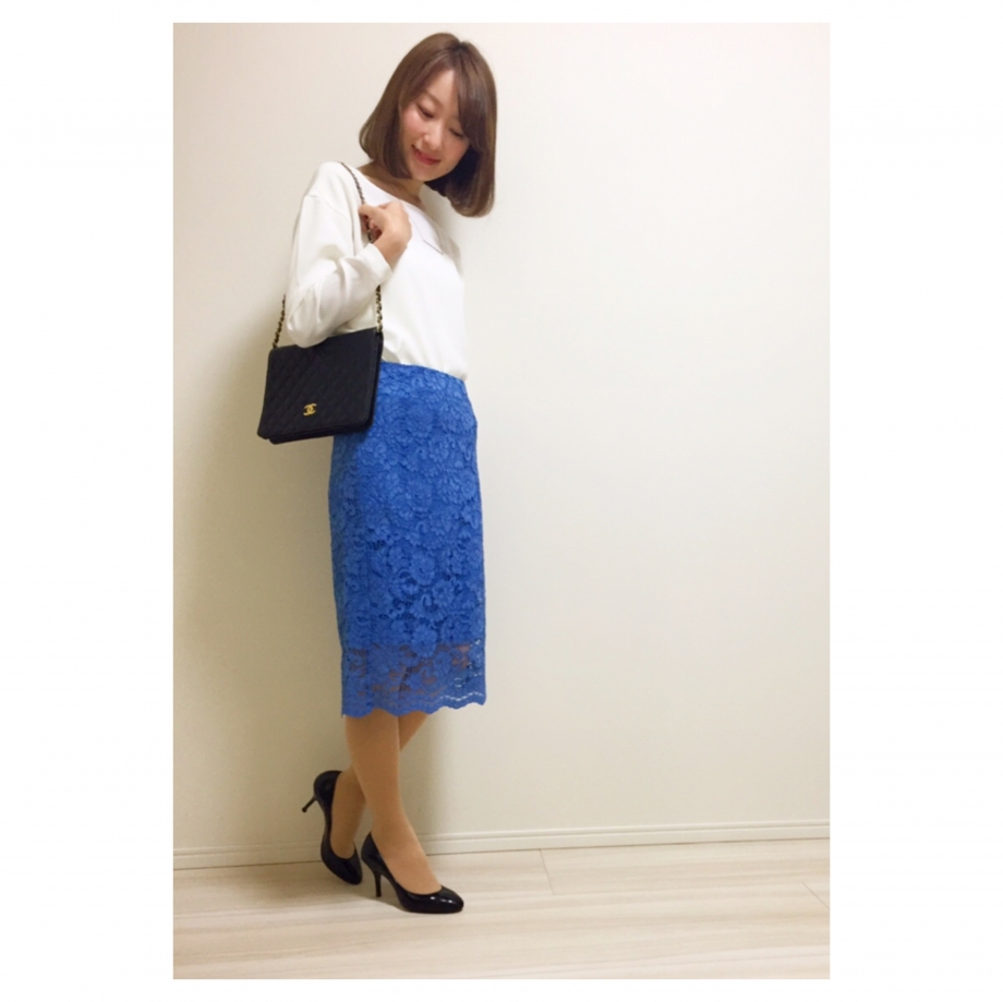 こんにちは!<br /><br /><br />Withにも掲載された話題のレーススカート♡<br /><br /><br />早速着てみました!<br /><br /><br /><br />鮮やかなブルーが春にぴったり。<br /><br />濃すぎず薄すぎず絶妙な色合いです!<br /><br /><br /><br /><br /><img class=