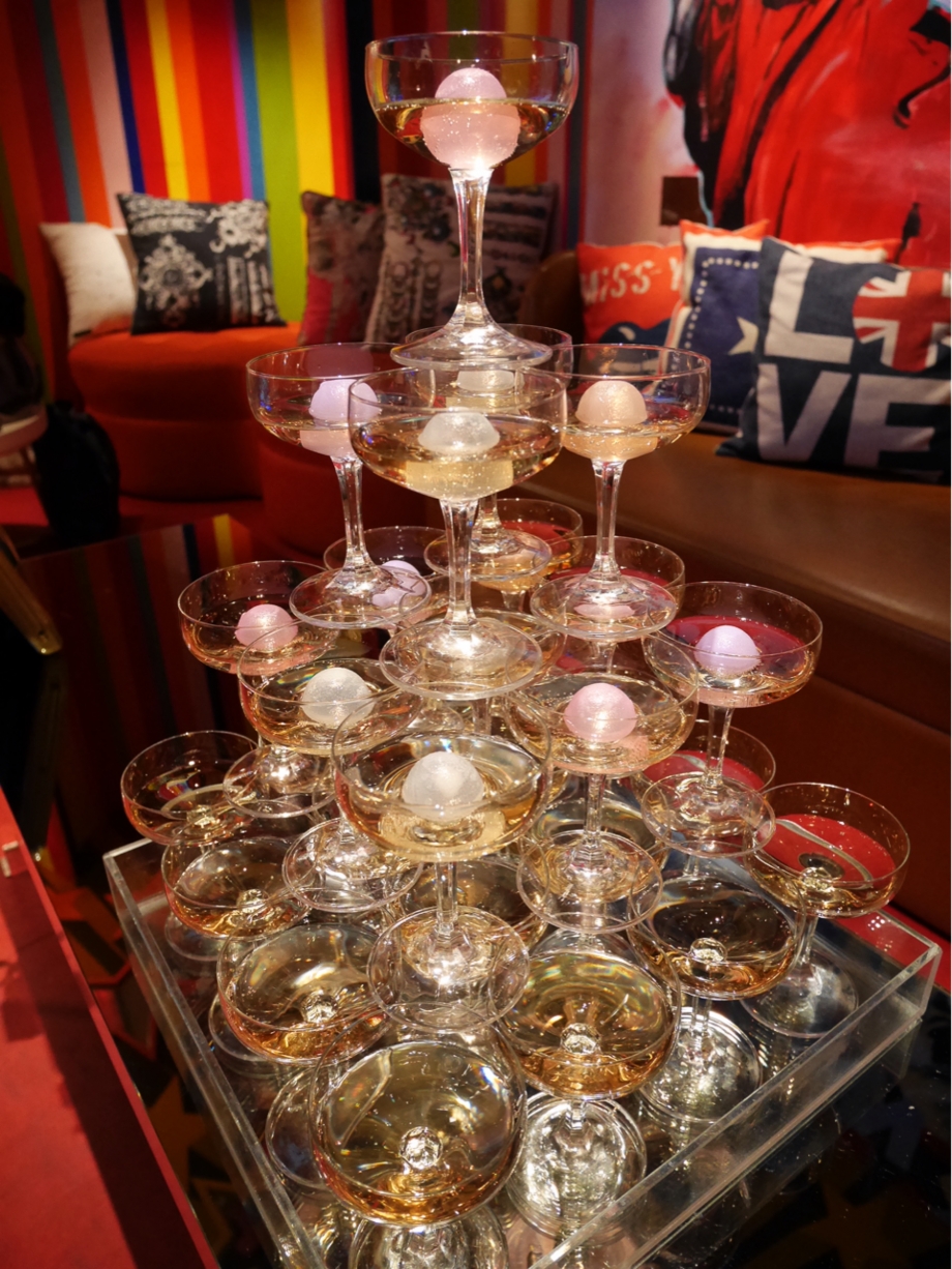 モデルも注目 新宿の派手カワカラオケ With Lab ライフスタイル With Online 講談社公式 恋も仕事もわたしらしく