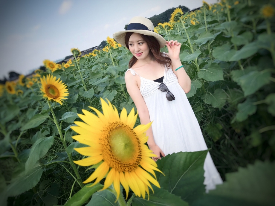 今が旬 穴場なひまわり畑 With Lab 恋愛 With Online 講談社公式 恋も仕事もわたしらしく