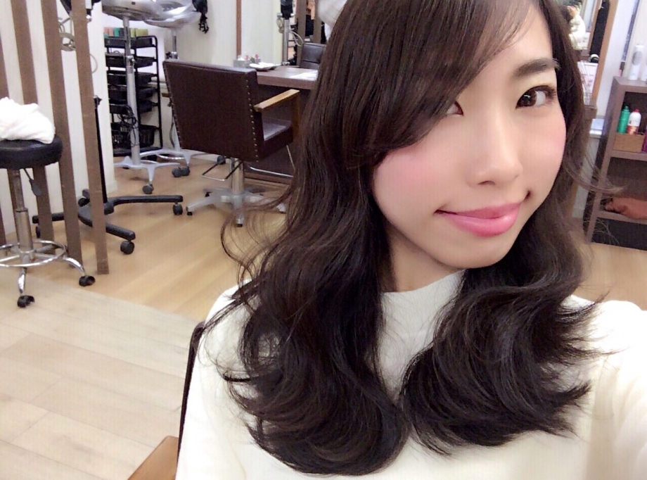 黒髪ボブの一歩手前 セミディにイメチェン With Online 講談社公式 恋も仕事もわたしらしく