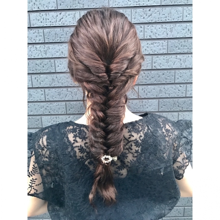 動画付き フィッシュボーンのやり方 With Online 講談社公式 恋も仕事もわたしらしく