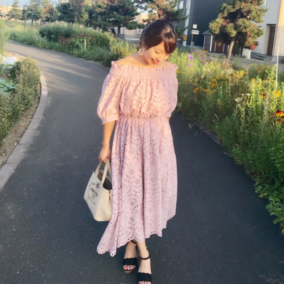 ヘアアレンジと楽ちん可愛いオフショルワンピコーデ With Lab ファッション With Online 講談社公式 恋も仕事もわたしらしく