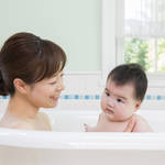 乳児と一緒に楽しくお風呂。入浴方法や注意すべきことは?