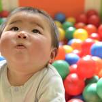 0歳はどんな遊びができるの?月齢ごとのおうち遊びと全国の遊び場