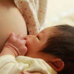 授乳に悩まされる子育てママへ。おっぱいの悩みや授乳方法について