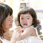 幼児期の人見知りの心理とは?子どものペースに合った接し方と克服法