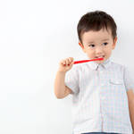 幼児期の虫歯の原因とは?正しい歯磨きと生活習慣で健やかな歯へ