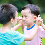 子育ての悩みで多い兄弟喧嘩。喧嘩の原因や対処法をご紹介！
