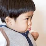 子育て中のイヤイヤ期の悩み。始まる時期や対処法をご紹介