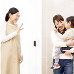 子どもをママ友に預けたい。確認事項やお礼の手土産をご紹介