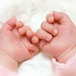 双子のミルク育児の進め方を知ろう!同時授乳の方法やメリットを紹介